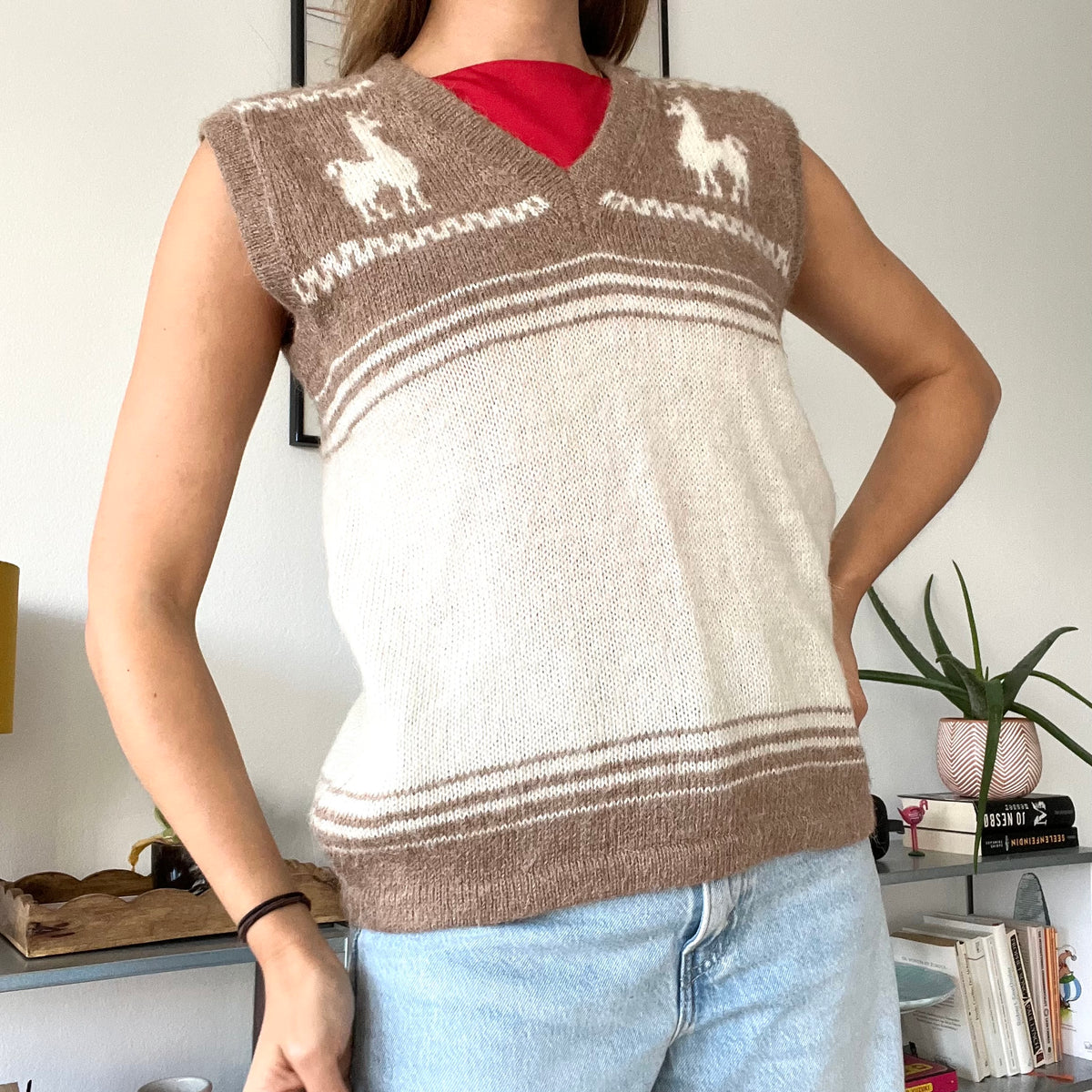 V-neck knit lama sweater vest-Size M