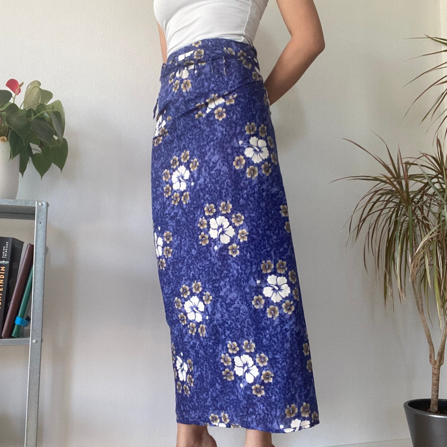 Blue flower pareo, multiple ways to wear it