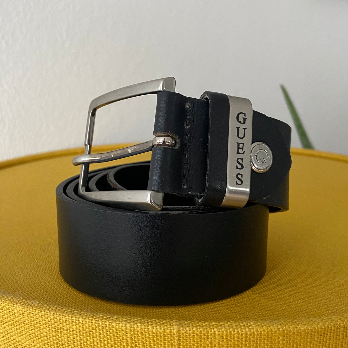 Black guess metal buckle leather belt