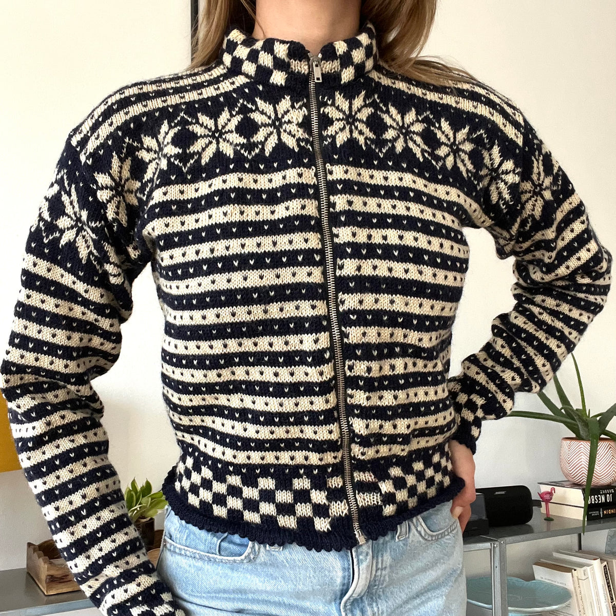 Nordic Zipper pullover-Size M