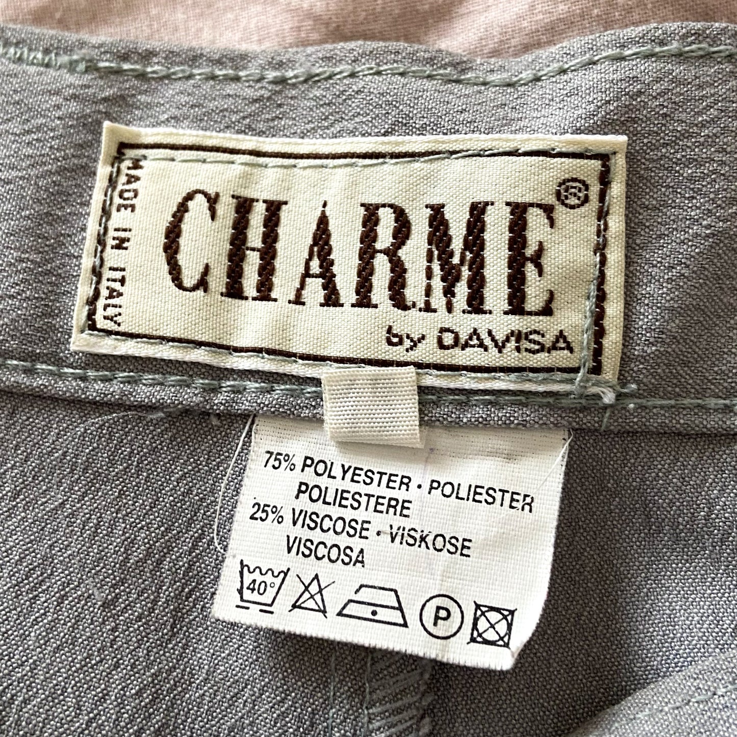 Grey 90s short trousers, ankle length