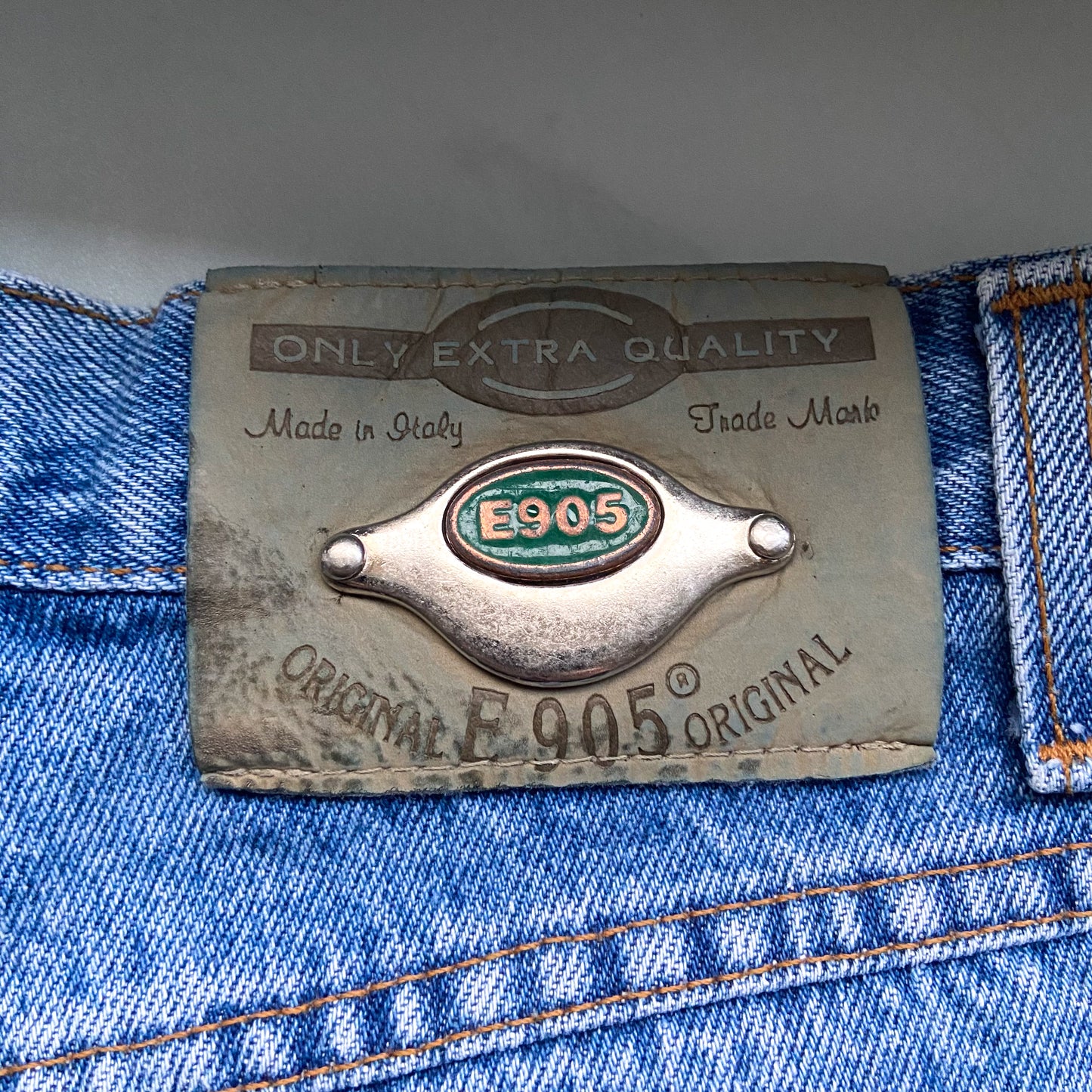 Lights, blue wash jeans E905