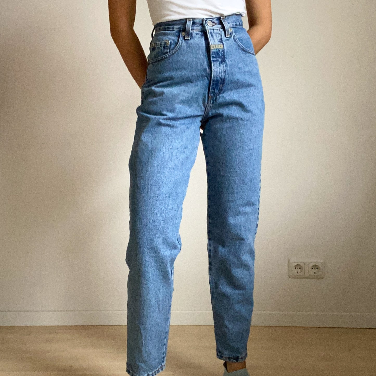 Lights, blue wash jeans E905