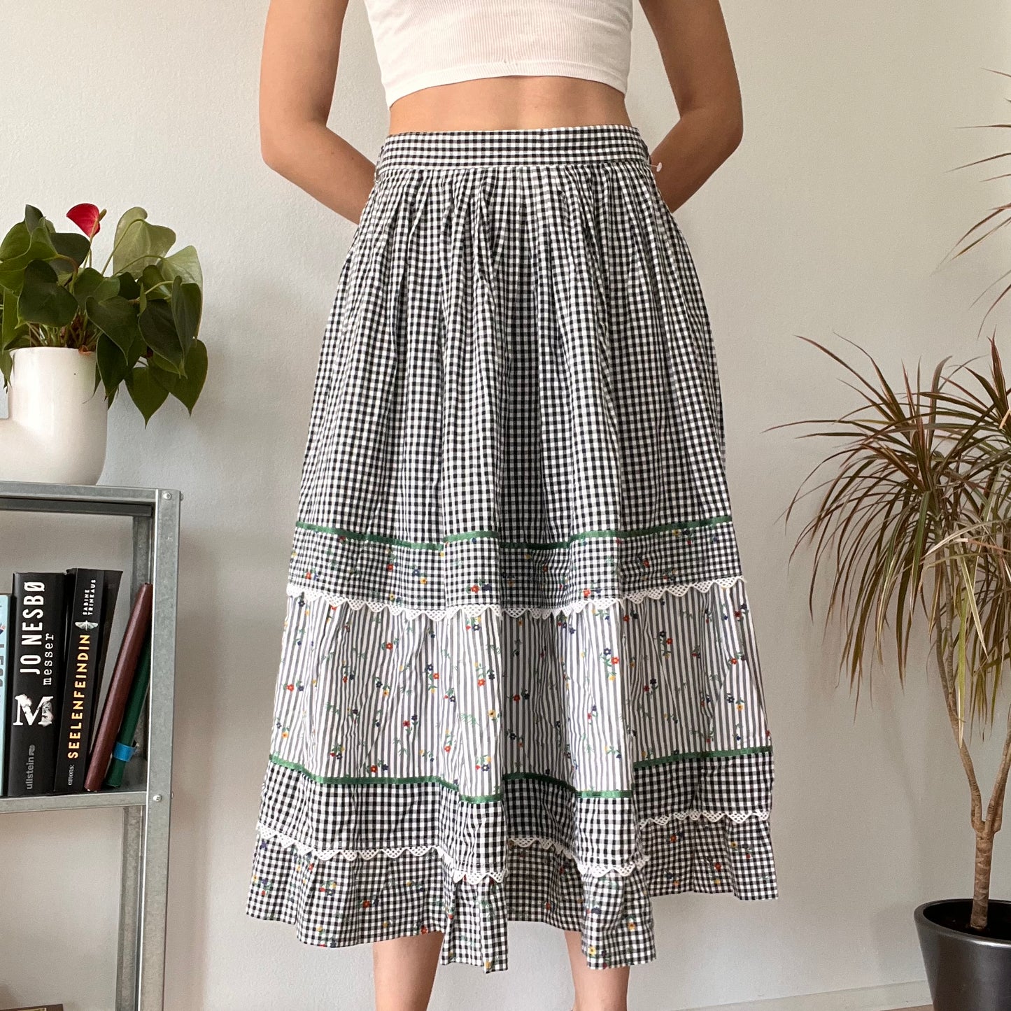 Gingham midi skirt size 40 blue and white