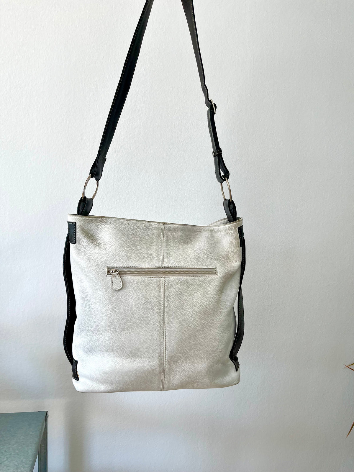 Tod's Pebbled Leather Hobo / Shoulder Bag.
