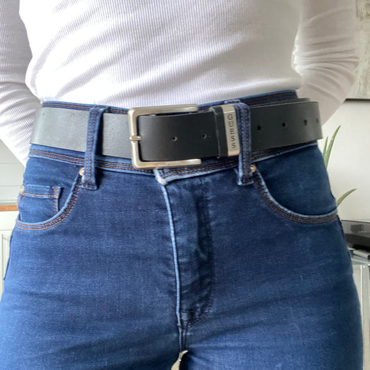 Black guess metal buckle leather belt