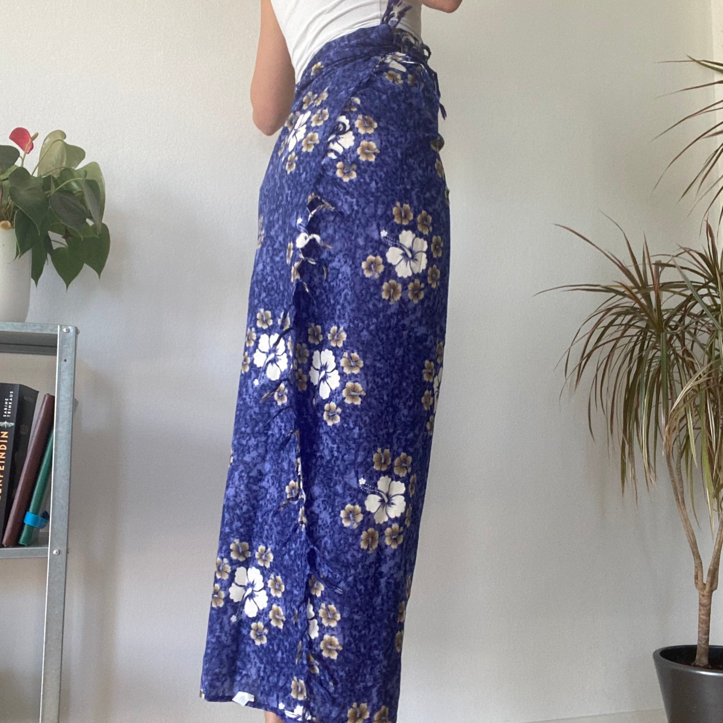 Blue flower pareo, multiple ways to wear it