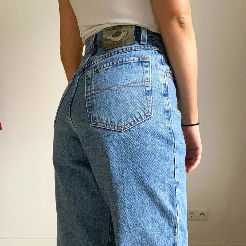 Light blue wash jeans E905