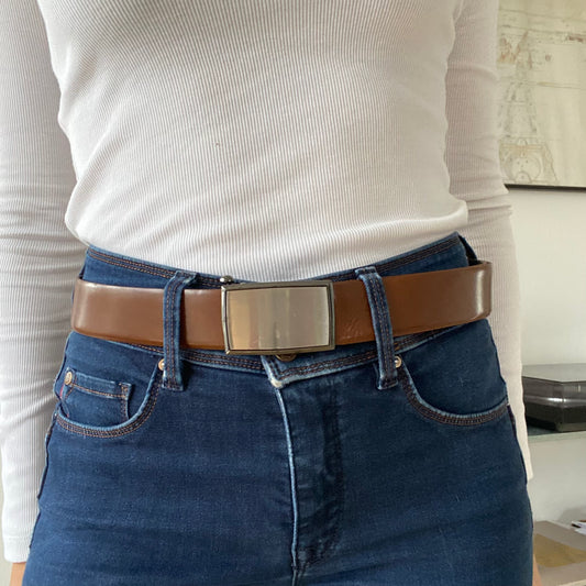 90s Minimalist Leather Belt with Sleek Metal Buckle