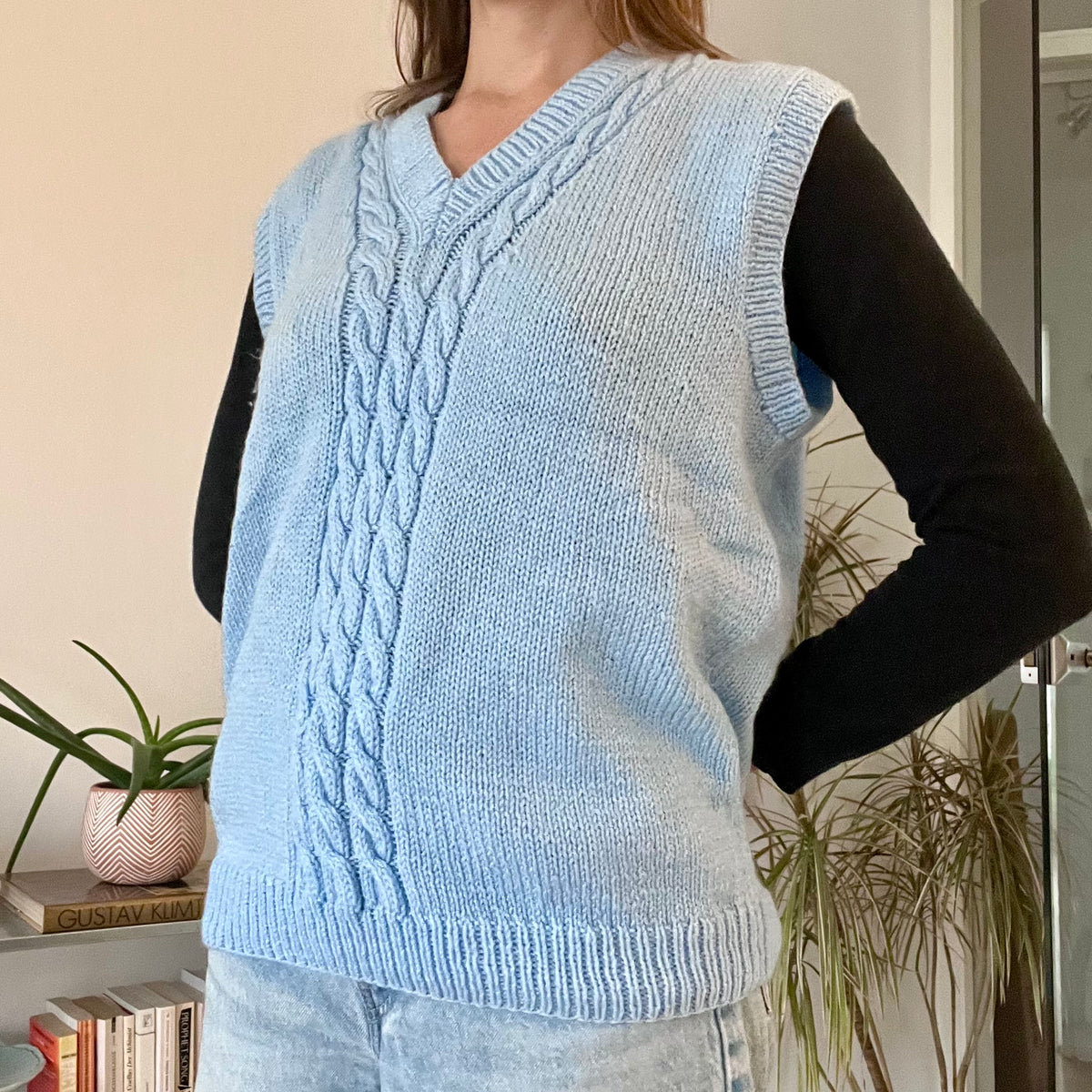 Sleeveless knitted blue vest-size L