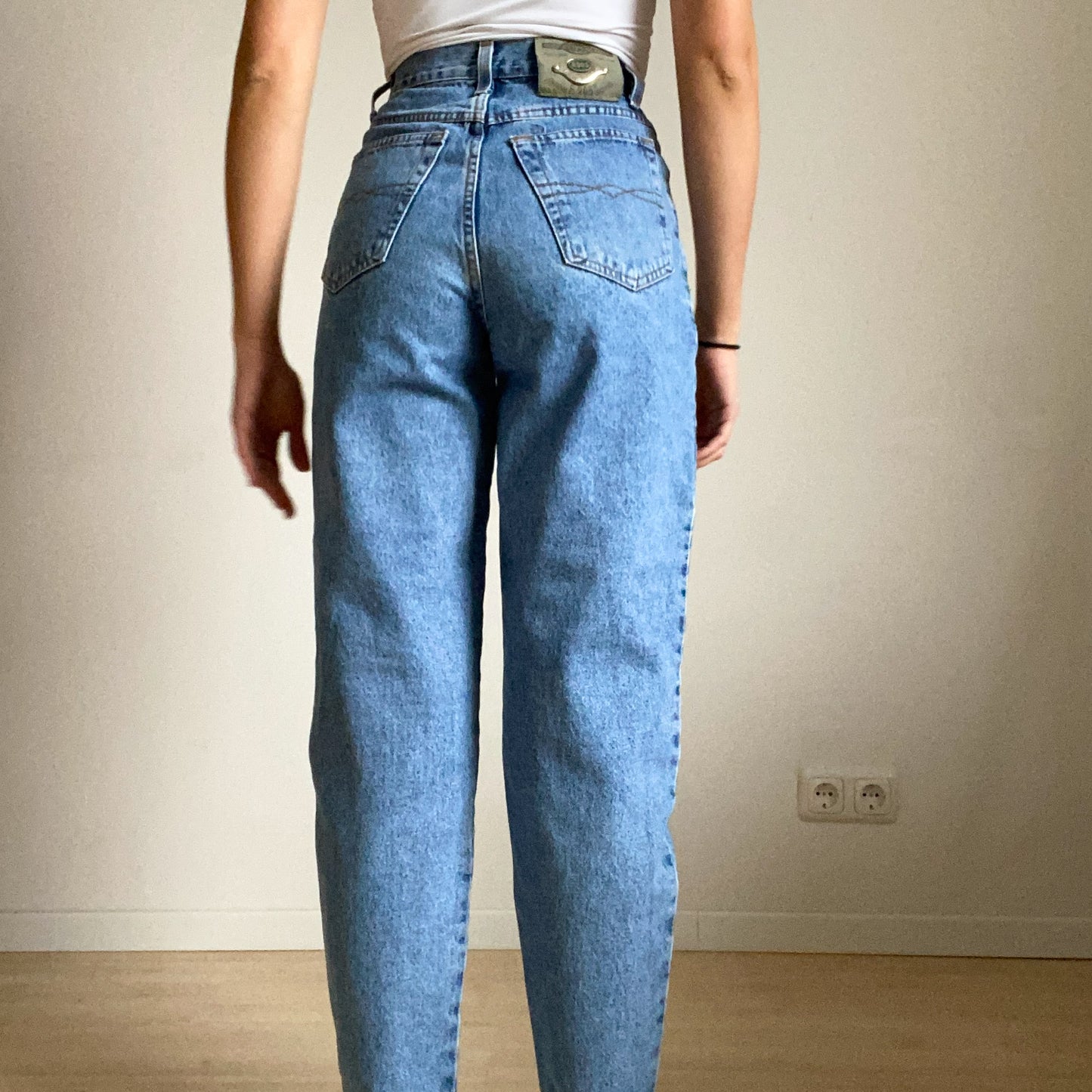 Lights, blue wash jeans E905