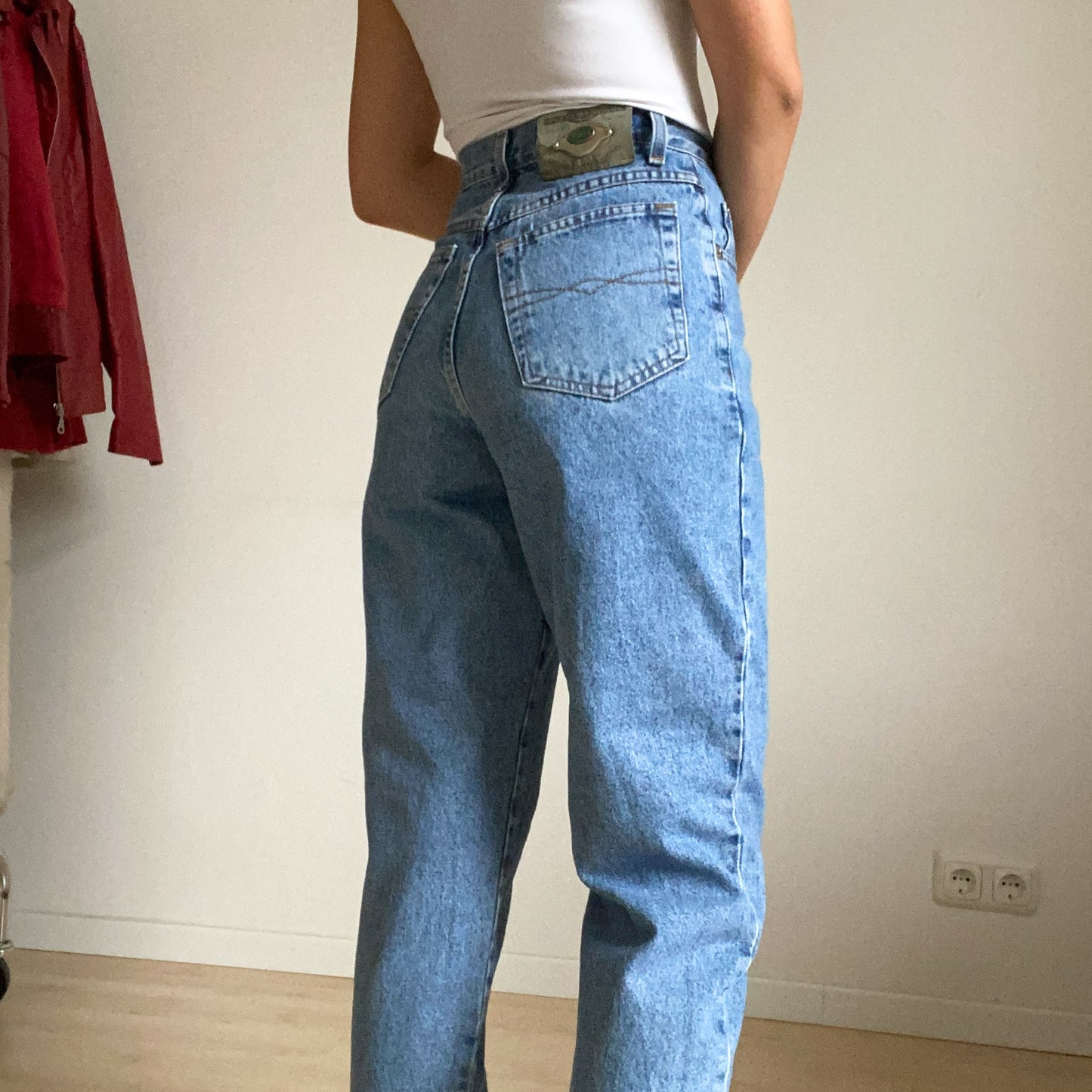 Lights, blue wash jeans E905