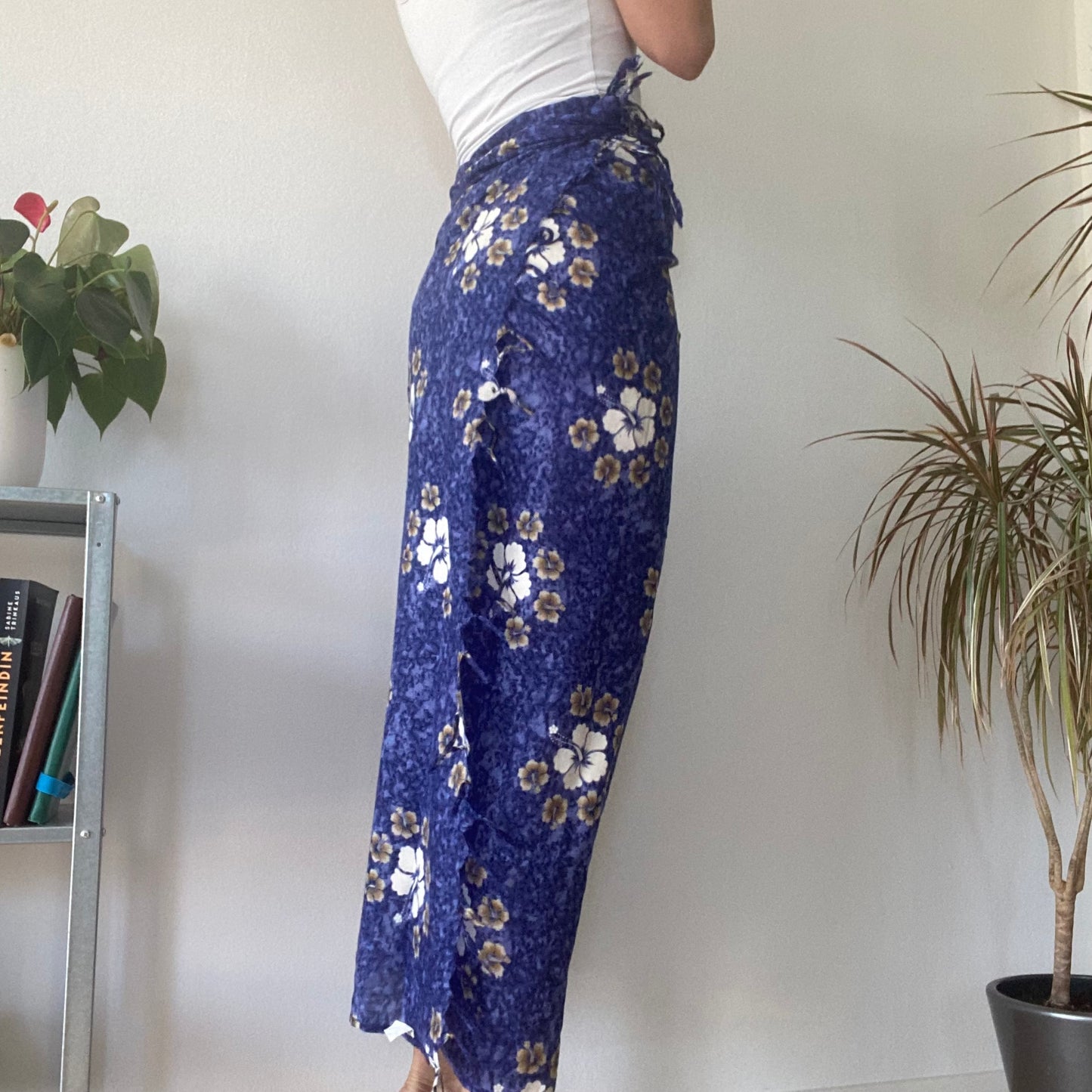 Blue flower pareo, multiple ways to wear it