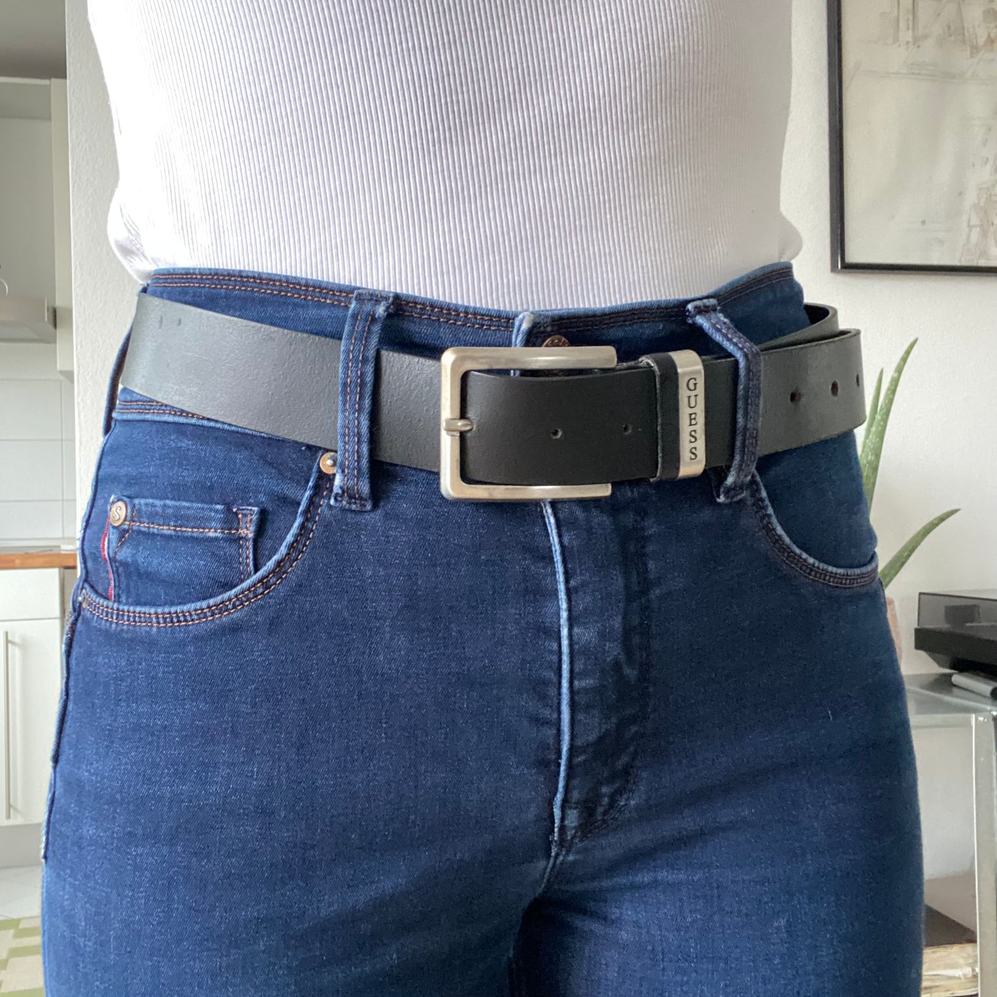 Black guess metal buckle leather belt