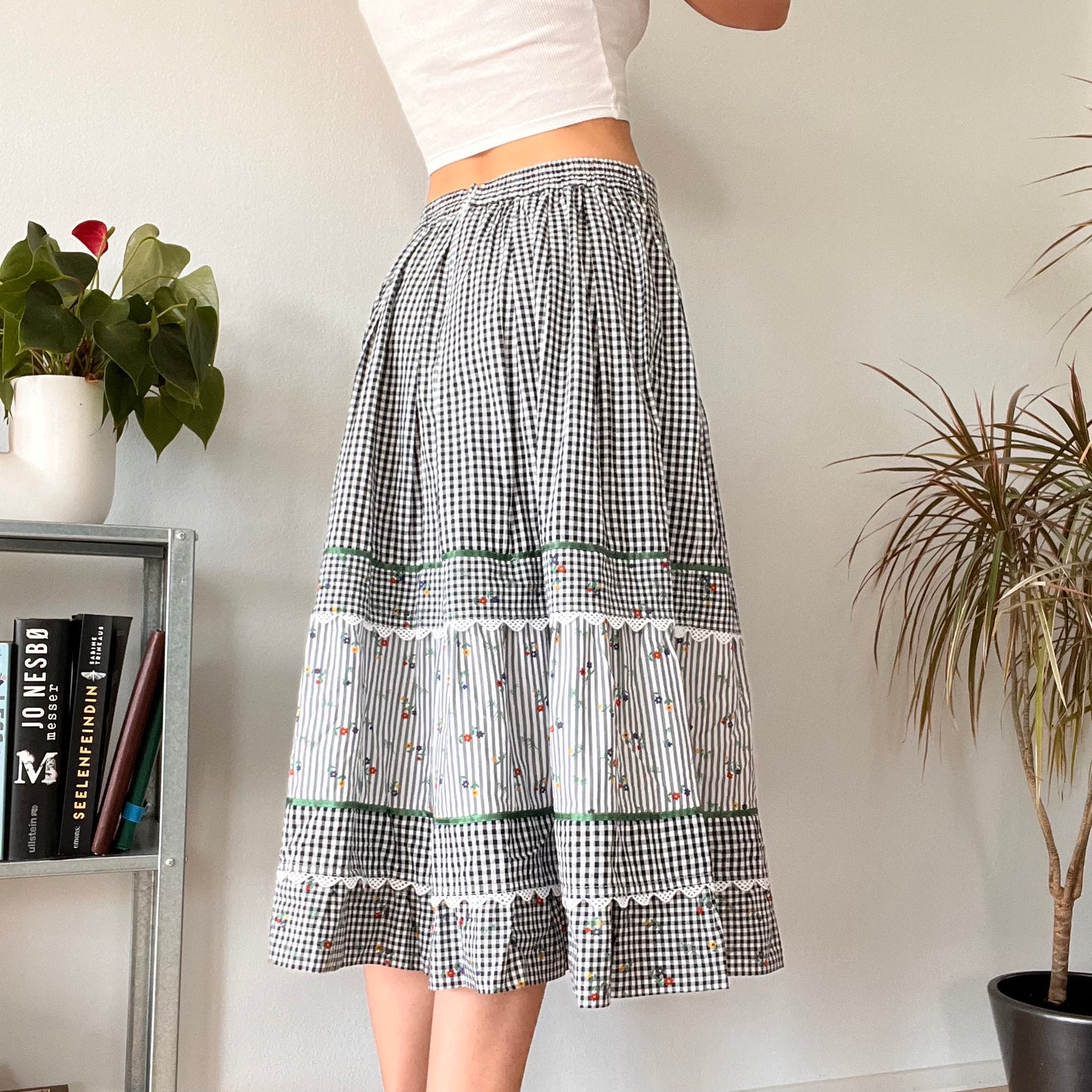 Gingham midi skirt size 40 blue and white