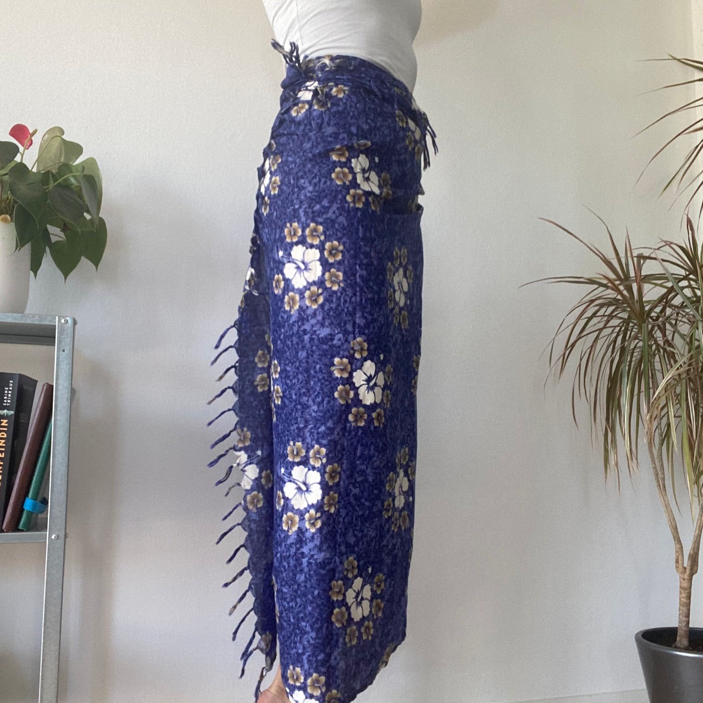 Blue flower pareo, multiple ways to wear it