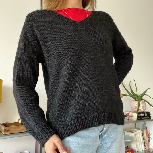 V-neck cozy wool long sleeve jumper-size M