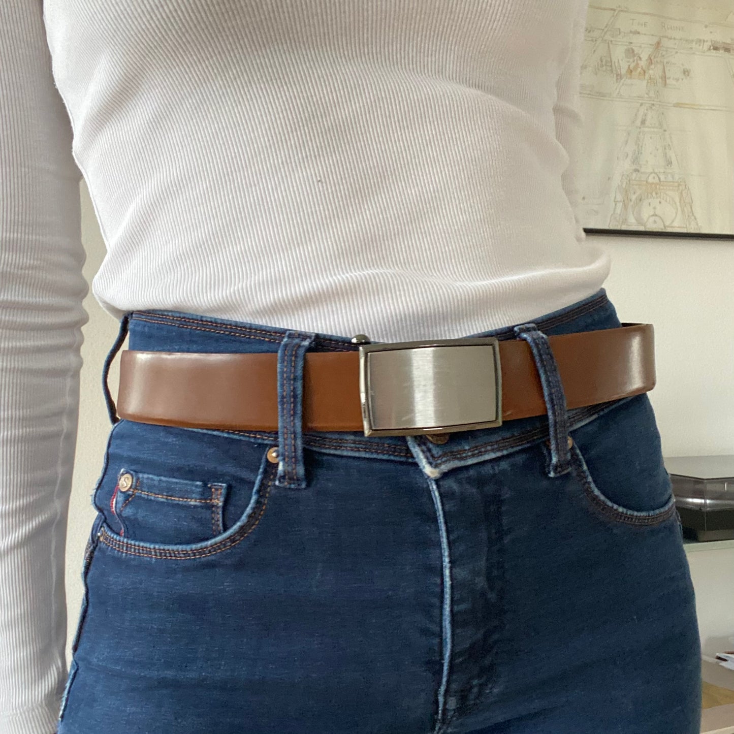 90s Minimalist Leather Belt with Sleek Metal Buckle