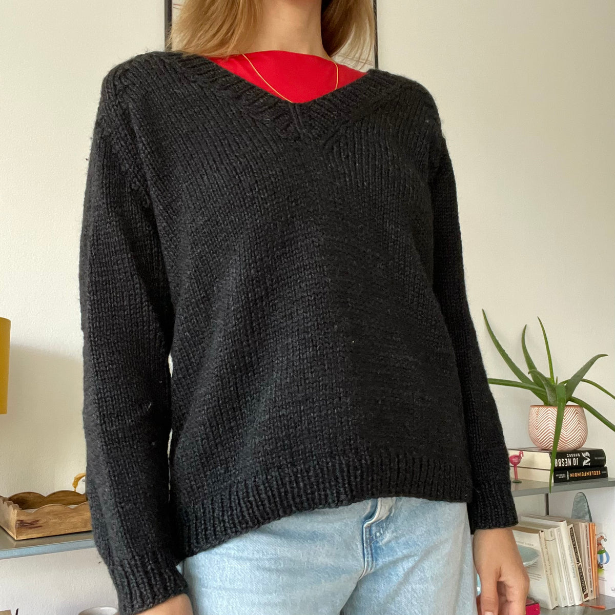 V-neck cozy wool long sleeve jumper-size M