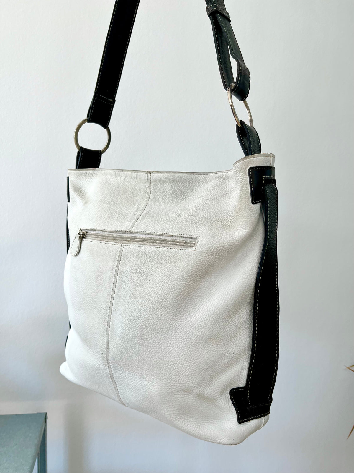 Tod's Pebbled Leather Hobo / Shoulder Bag.