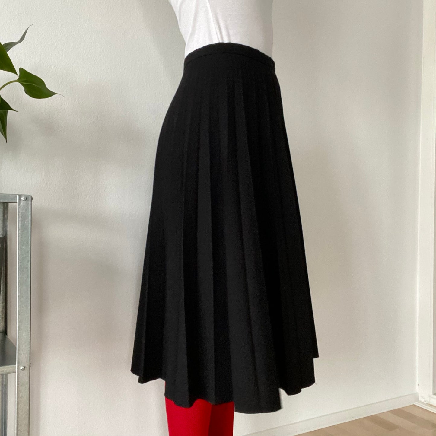 Black Pleated Midi Skirt A-Line High Waist Classic Minimalist