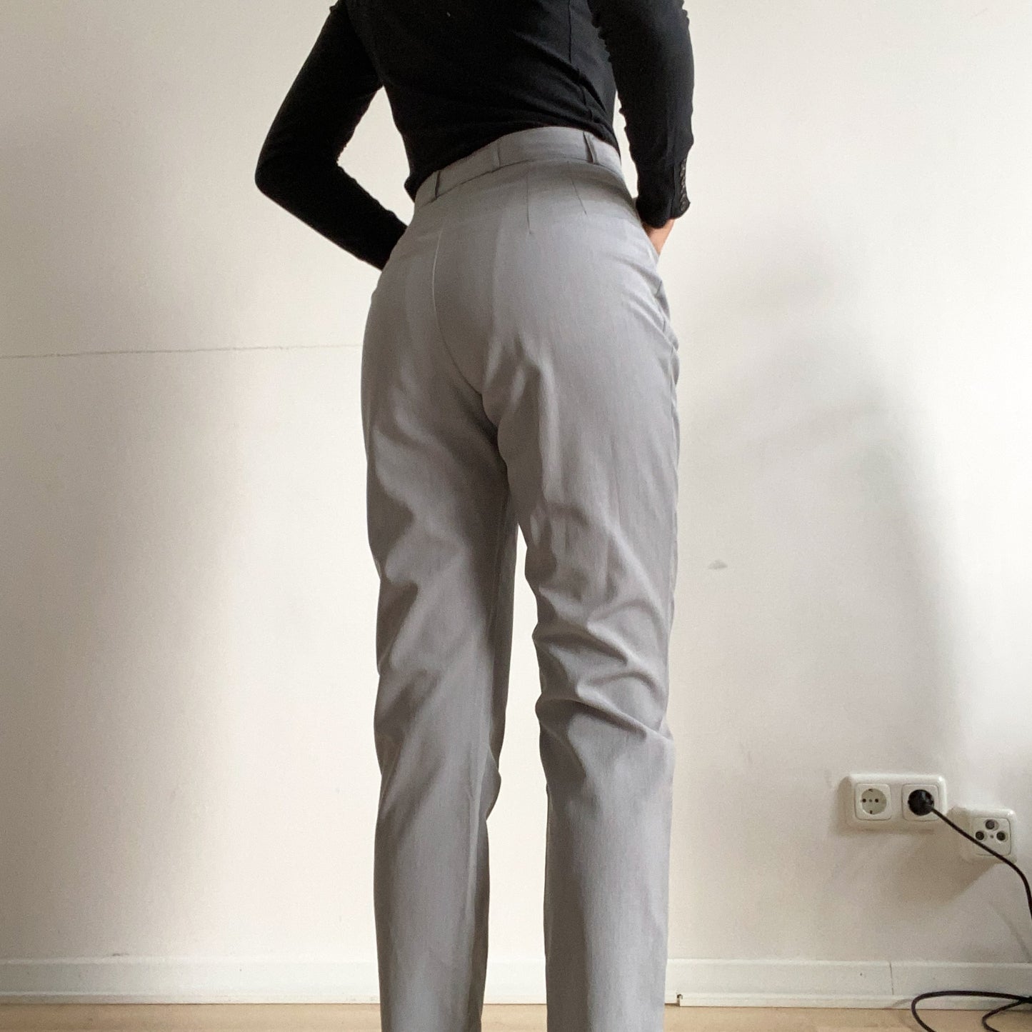 Grey 90s short trousers, ankle length