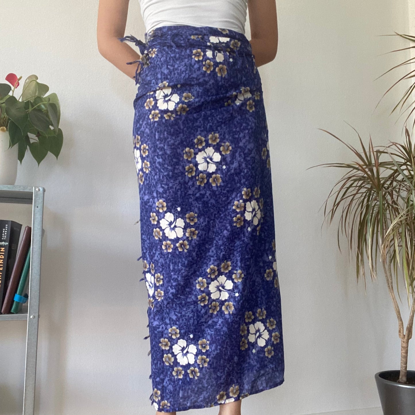 Blue flower pareo, multiple ways to wear it