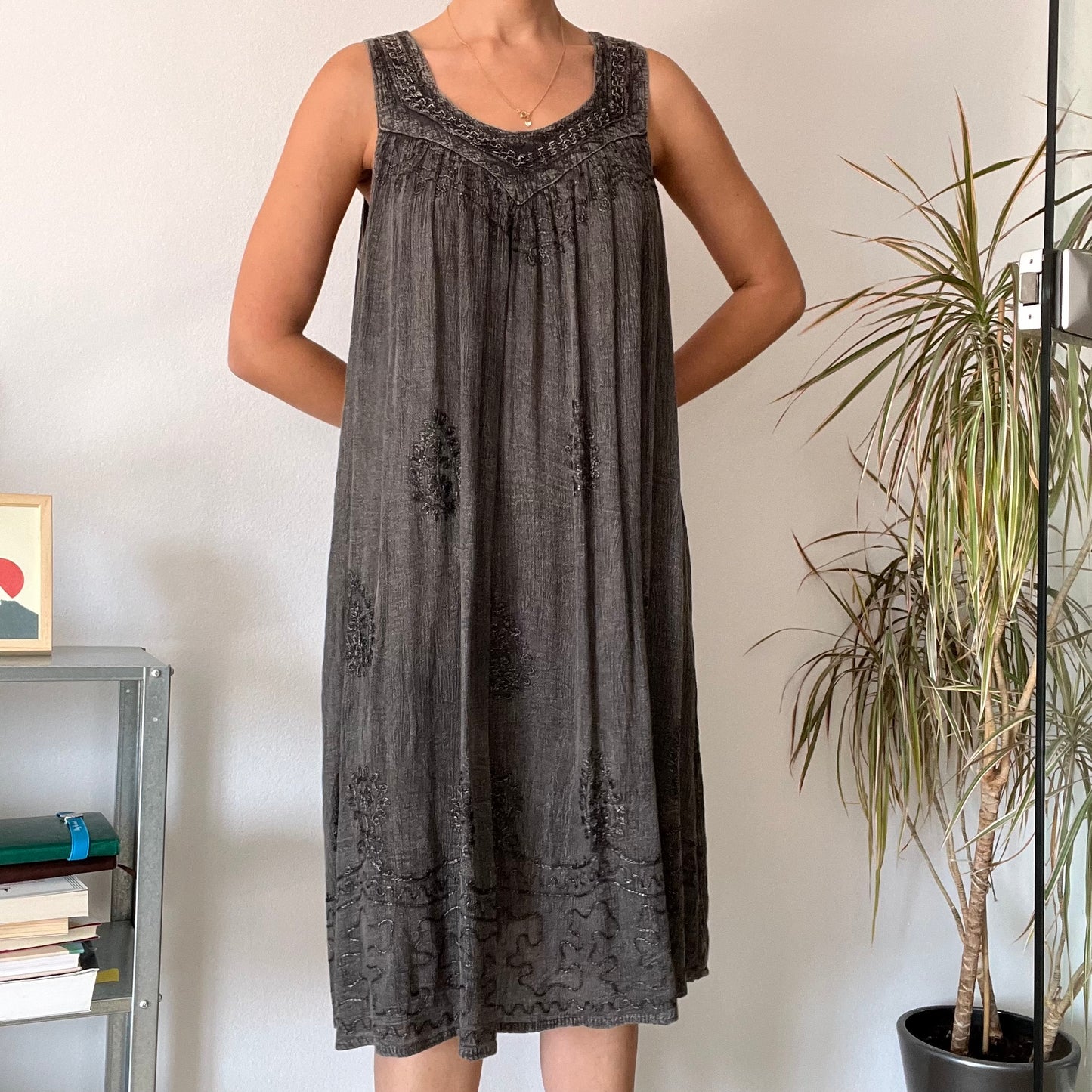 Vintage Grey Embroidered Midi Dress-free size