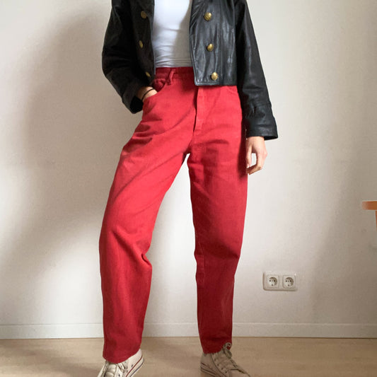Read high waisted jeans straight leg.