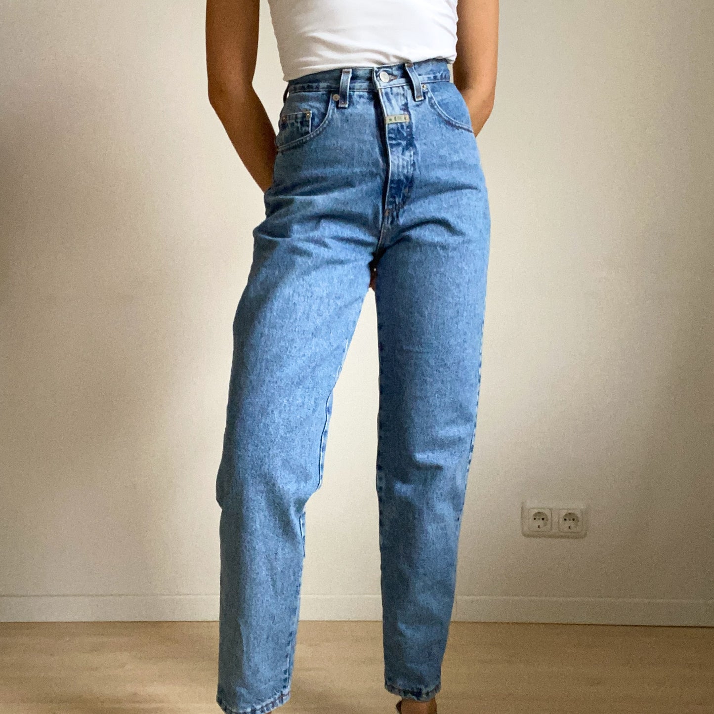 Lights, blue wash jeans E905