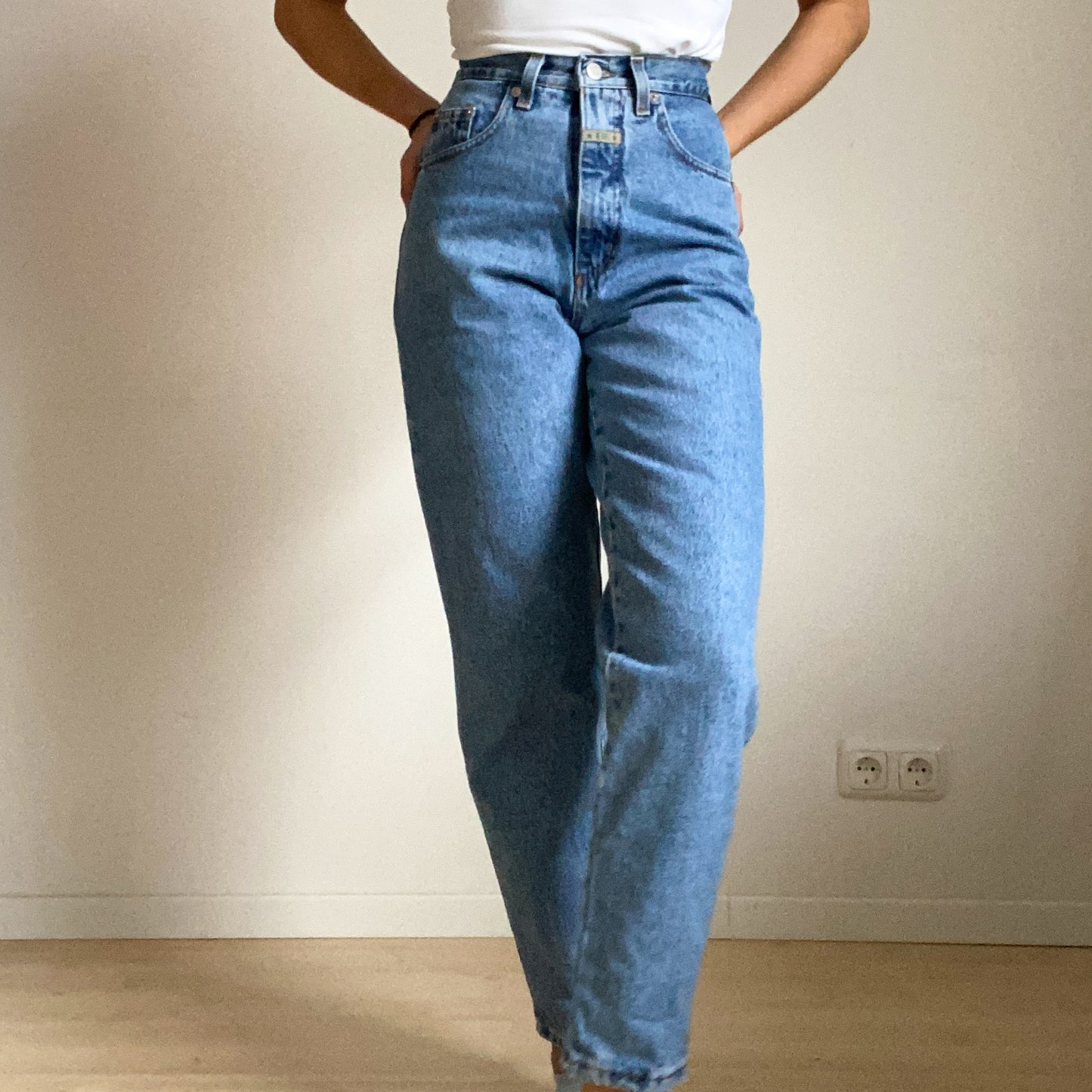 Lights, blue wash jeans E905