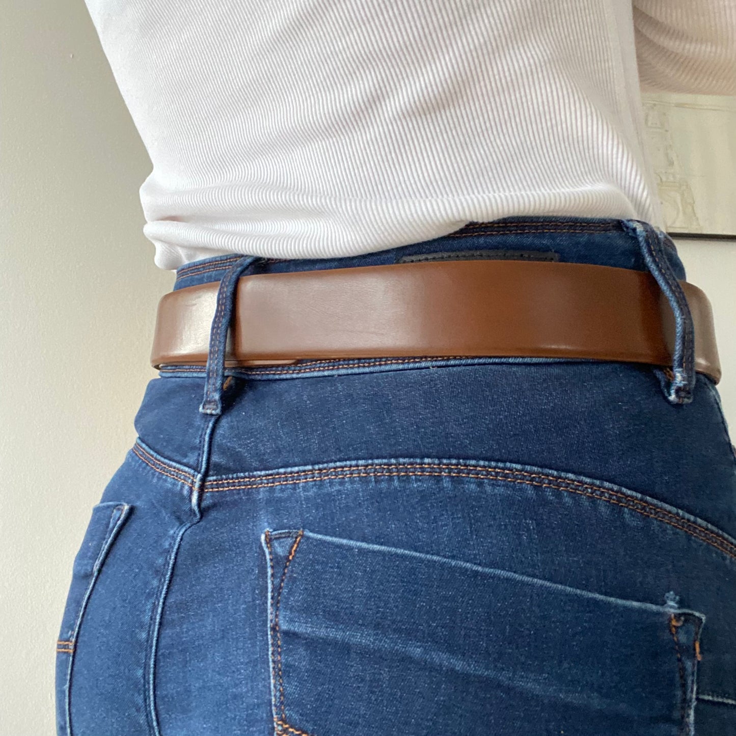 90s Minimalist Leather Belt with Sleek Metal Buckle