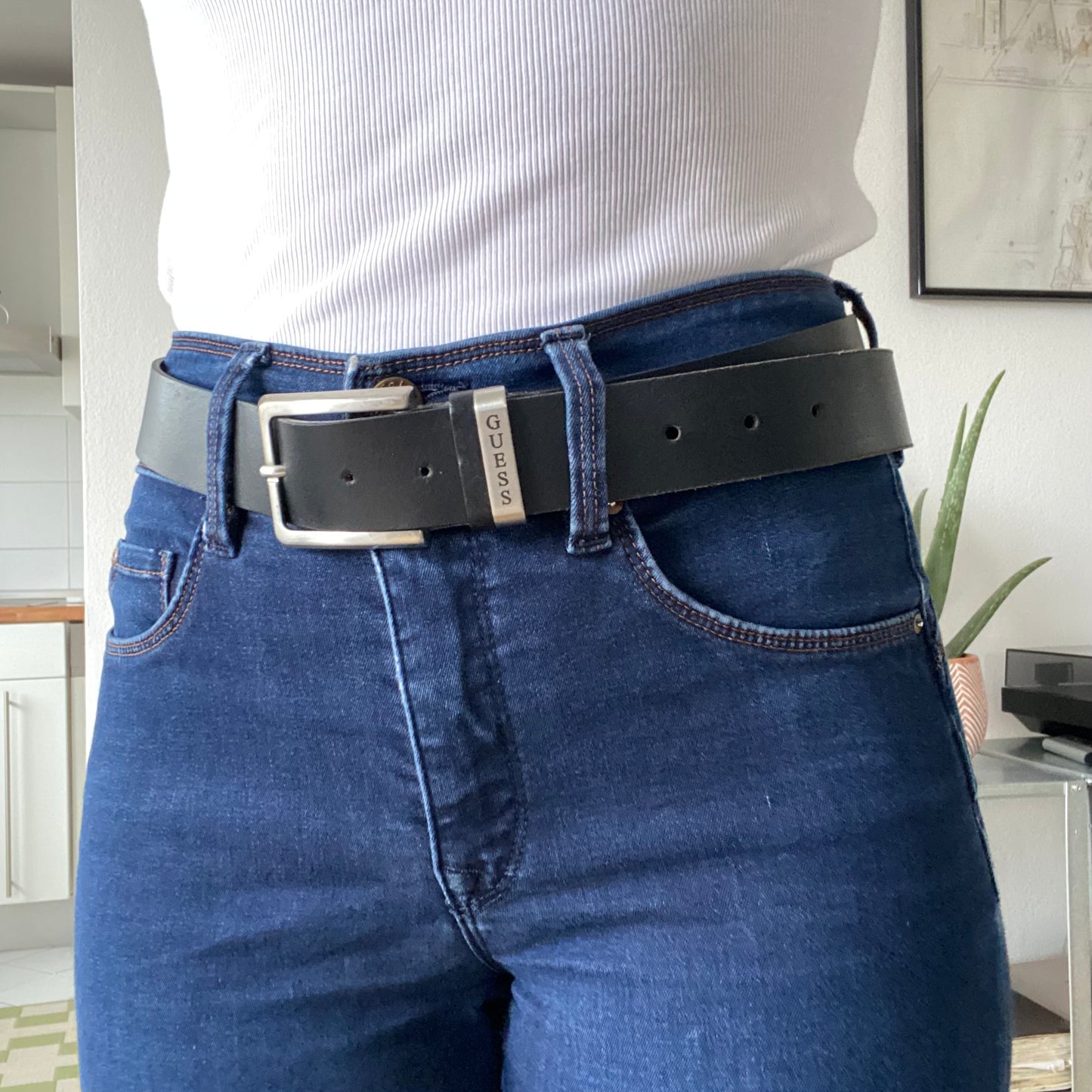 Black guess metal buckle leather belt