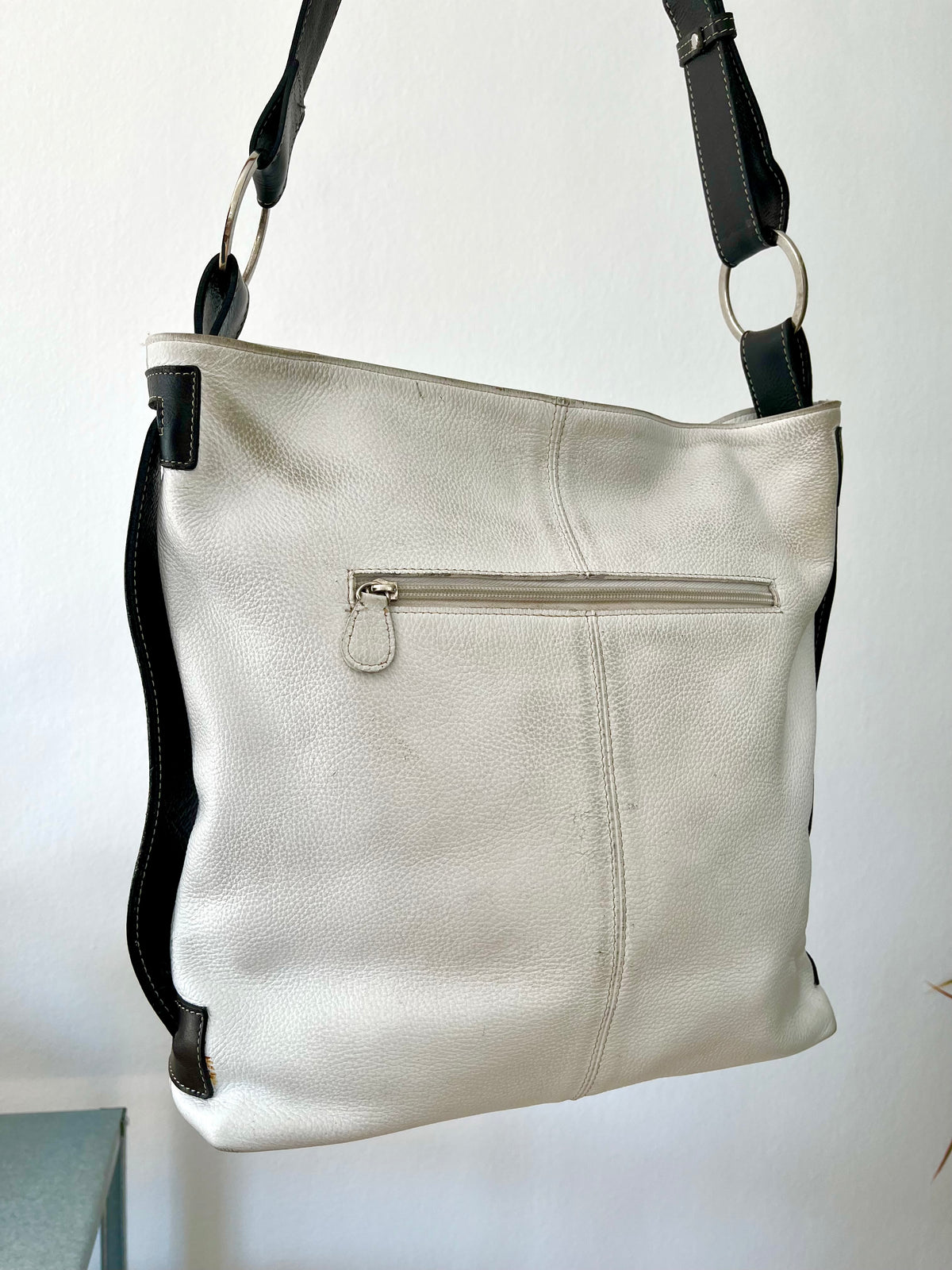 Tod's Pebbled Leather Hobo / Shoulder Bag.