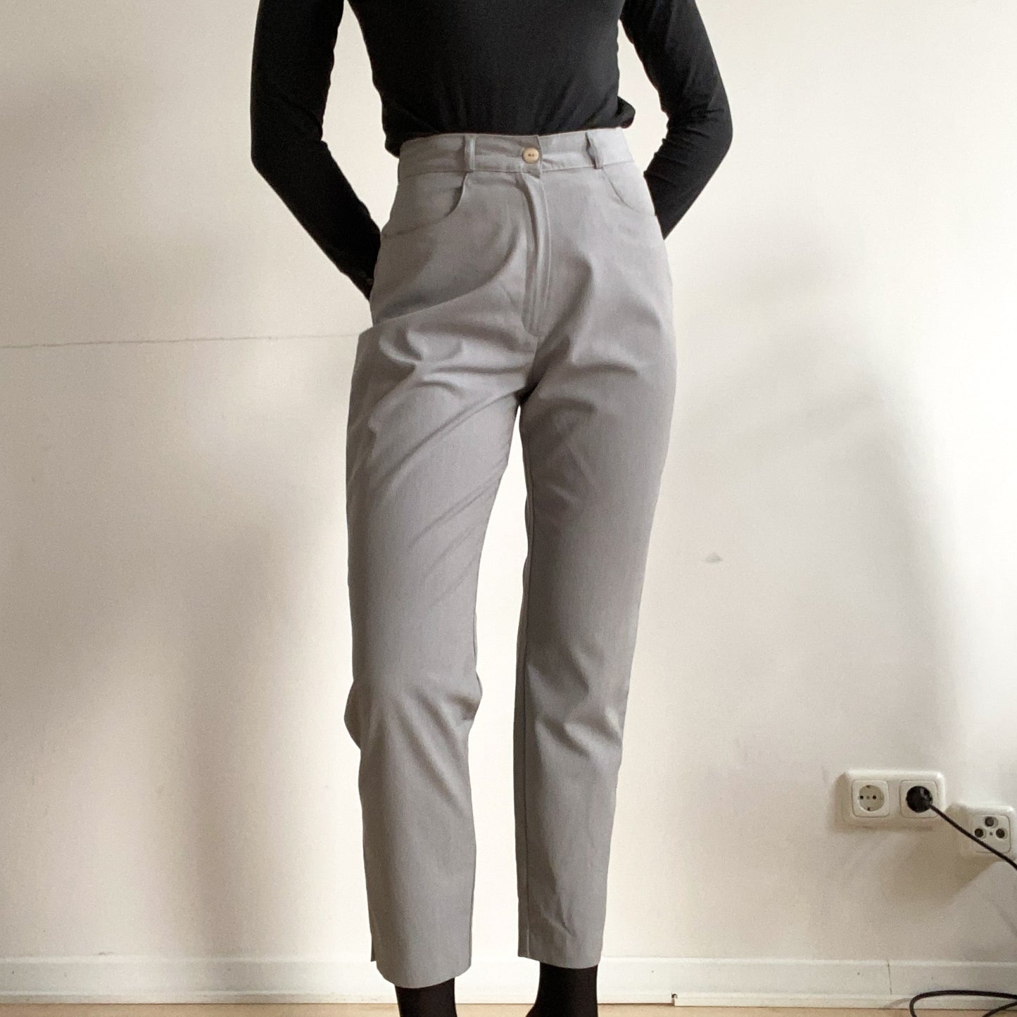 Grey 90s short trousers, ankle length