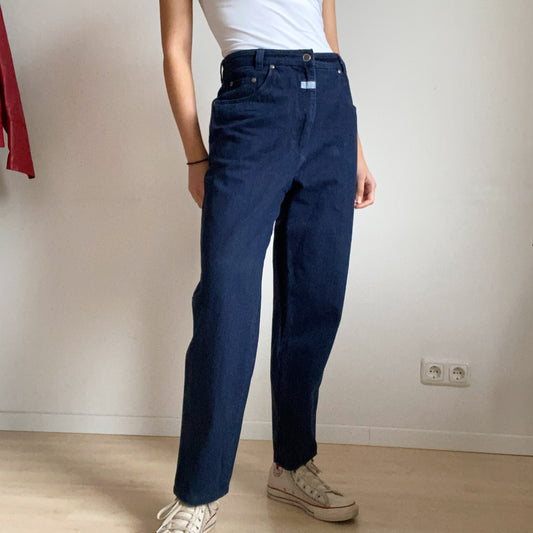 Dark blue trousers