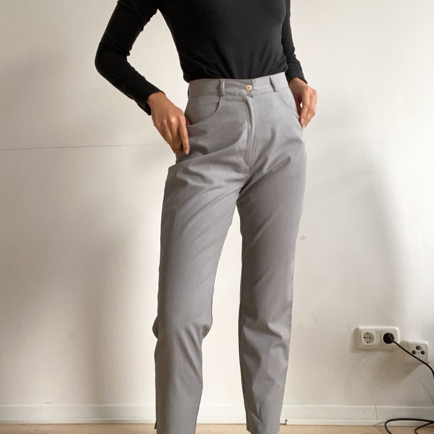 Grey 90s short trousers, ankle length