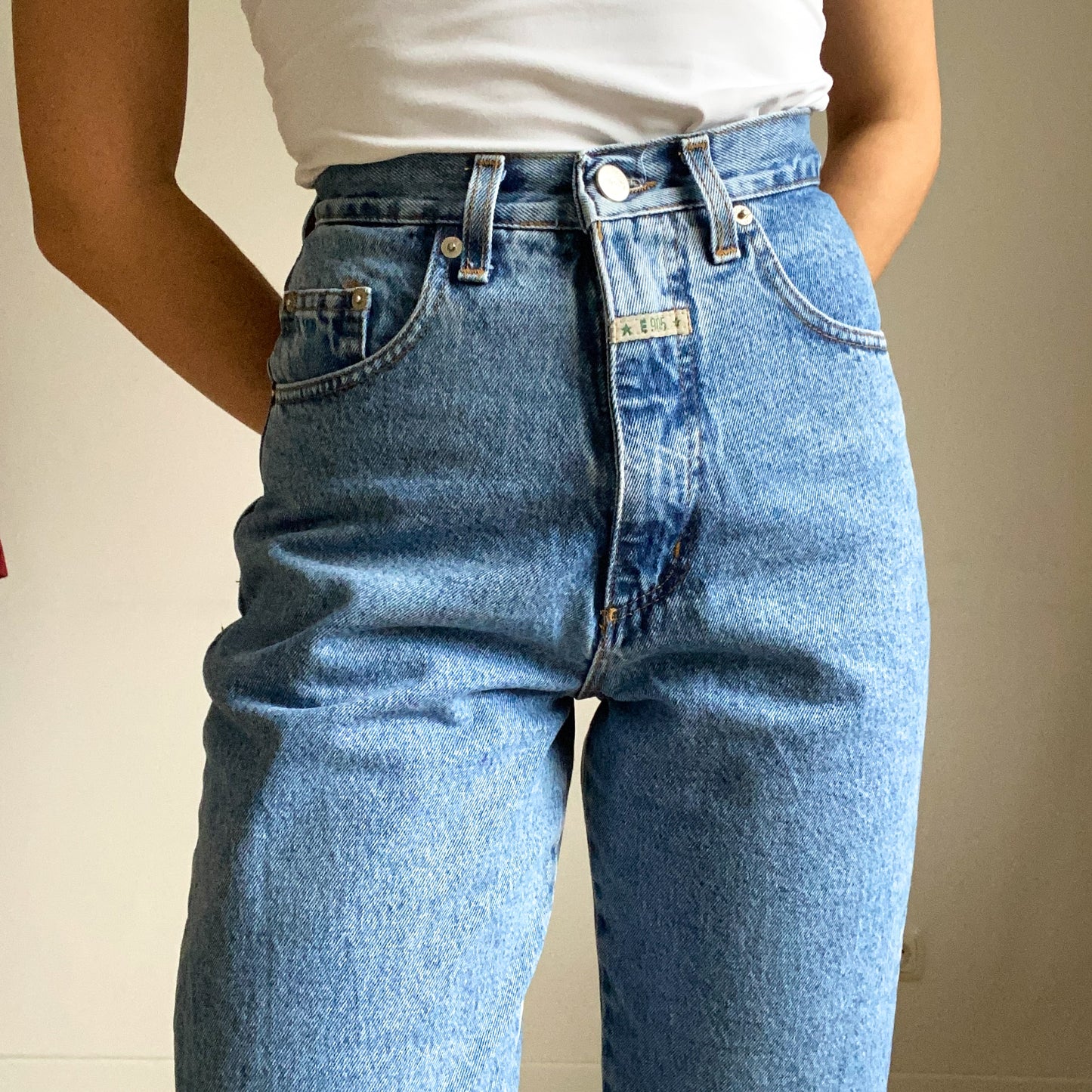 Lights, blue wash jeans E905
