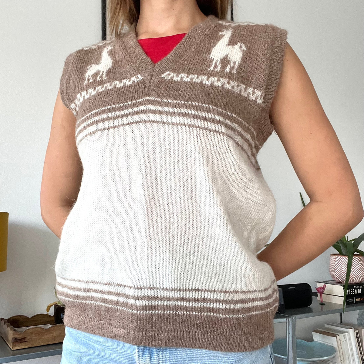 V-neck knit lama sweater vest-Size M