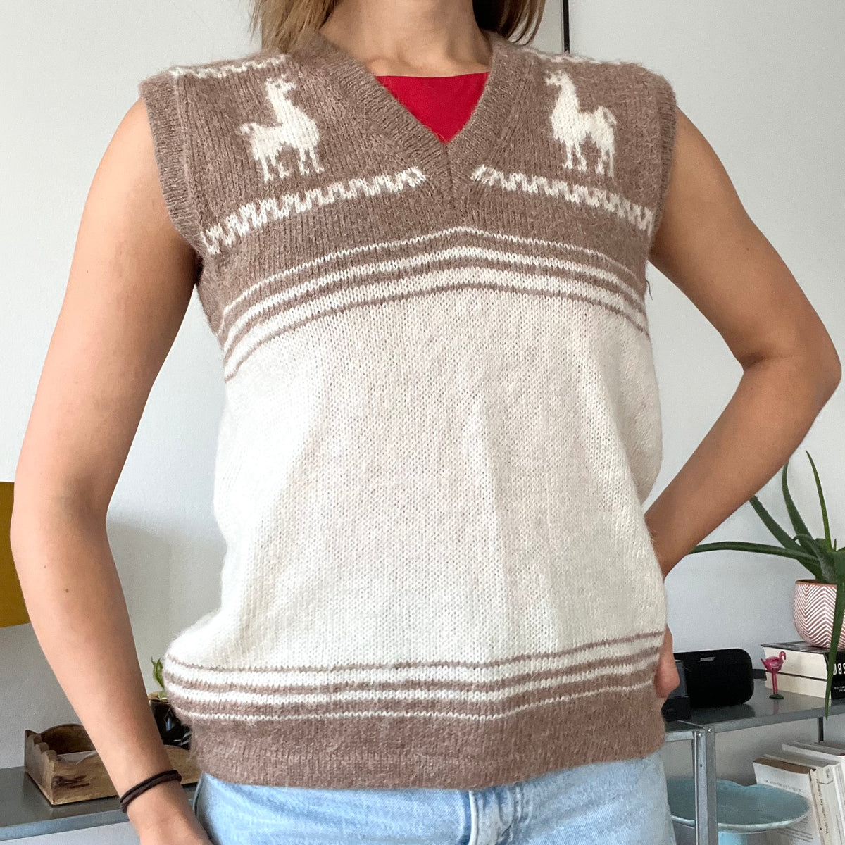 V-neck knit lama sweater vest-Size M