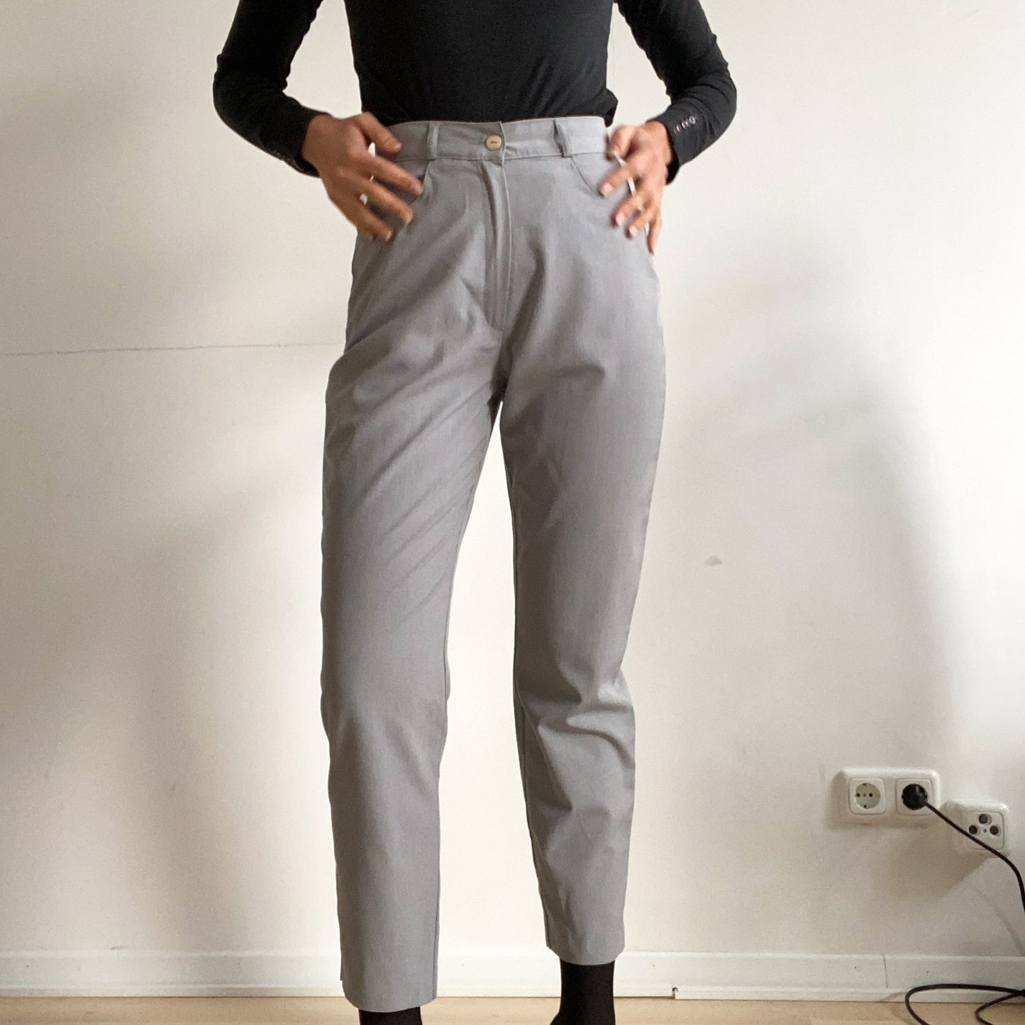 Grey 90s short trousers, ankle length