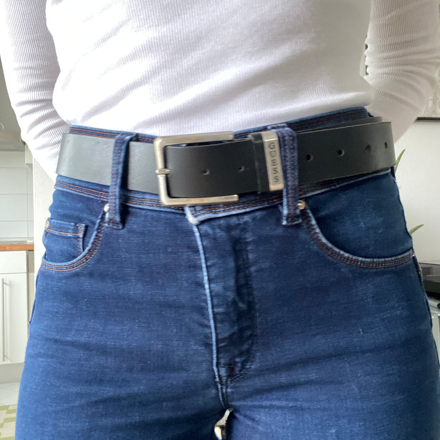 Black guess metal buckle leather belt