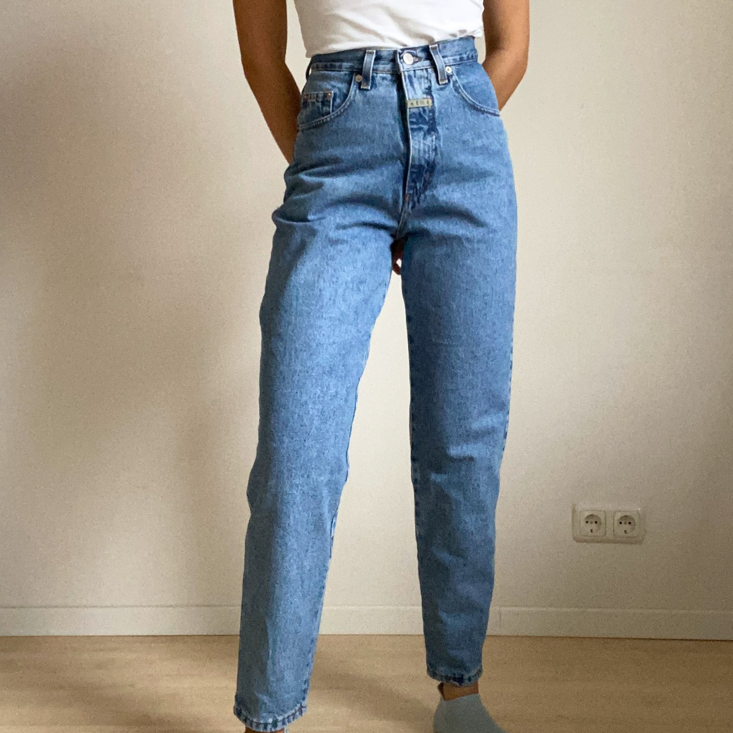 Lights, blue wash jeans E905