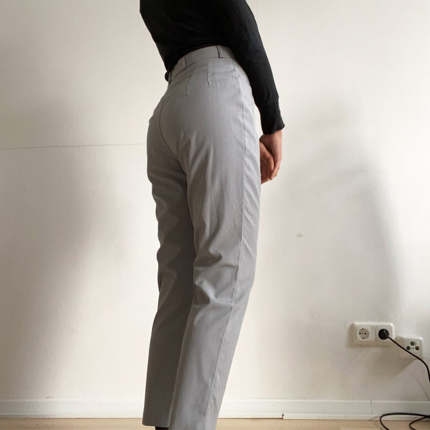 Grey 90s short trousers, ankle length