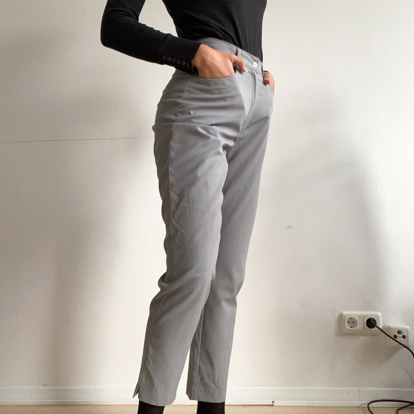 Grey 90s short trousers, ankle length