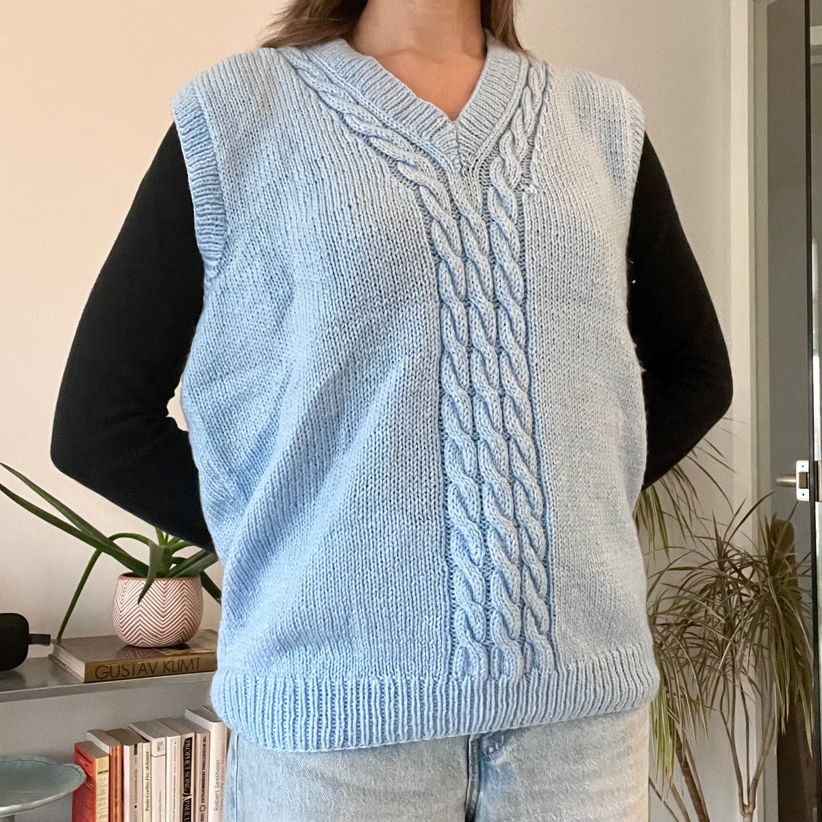 Sleeveless knitted blue vest-size L
