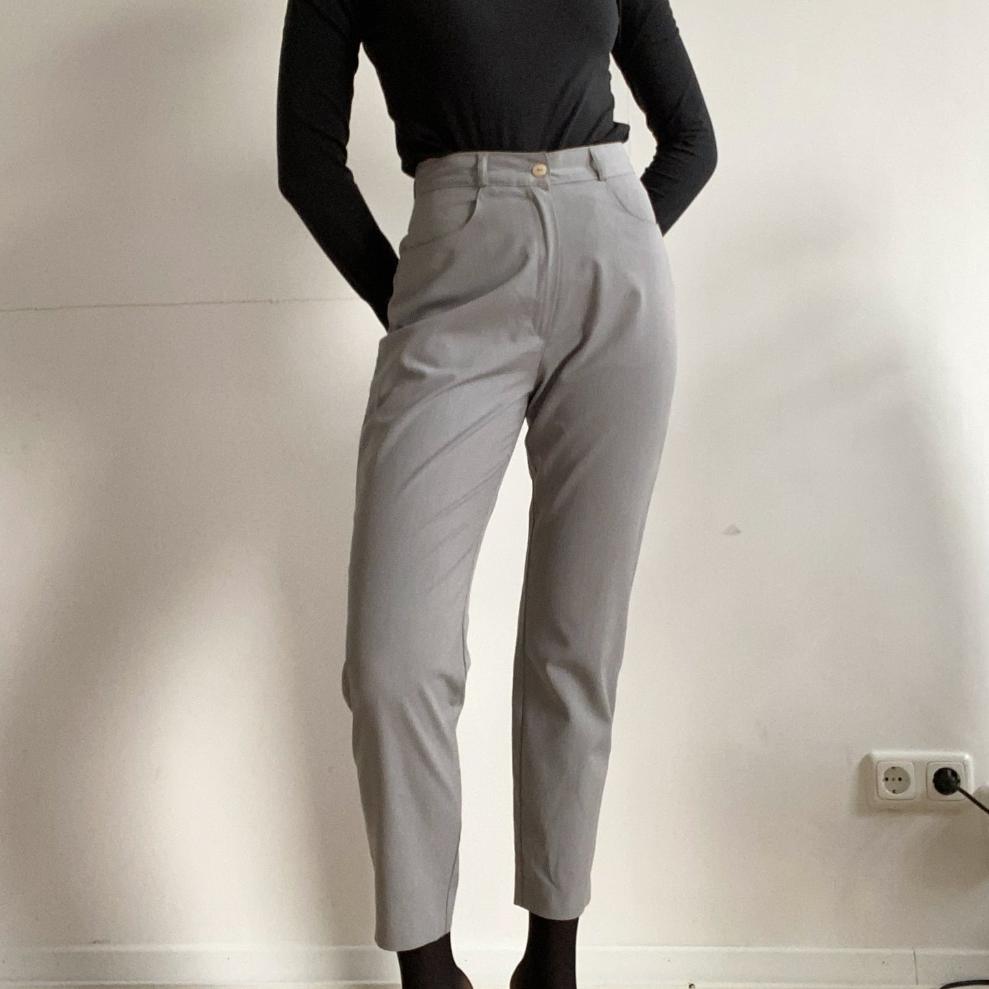 Grey 90s short trousers, ankle length