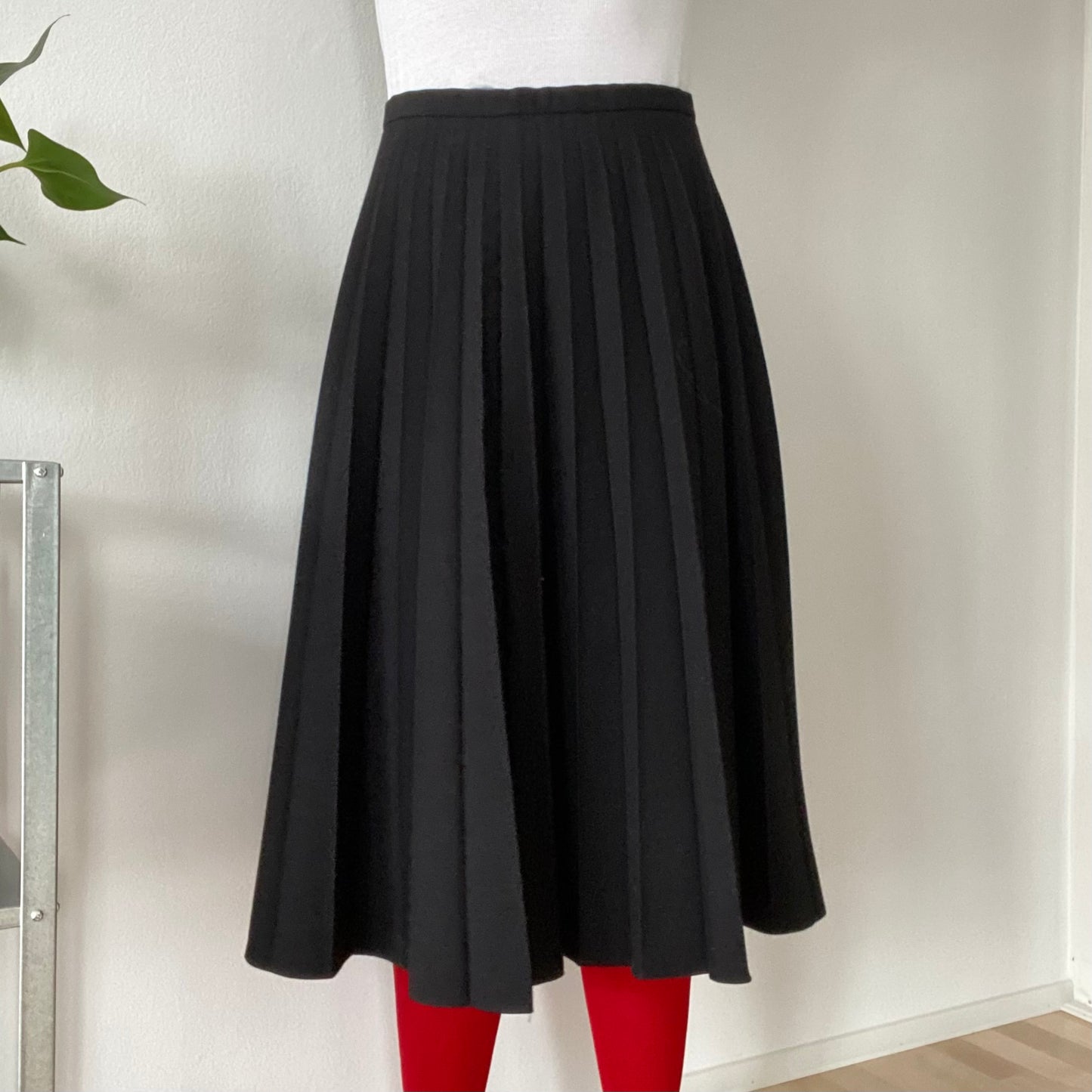 Black Pleated Midi Skirt A-Line High Waist Classic Minimalist
